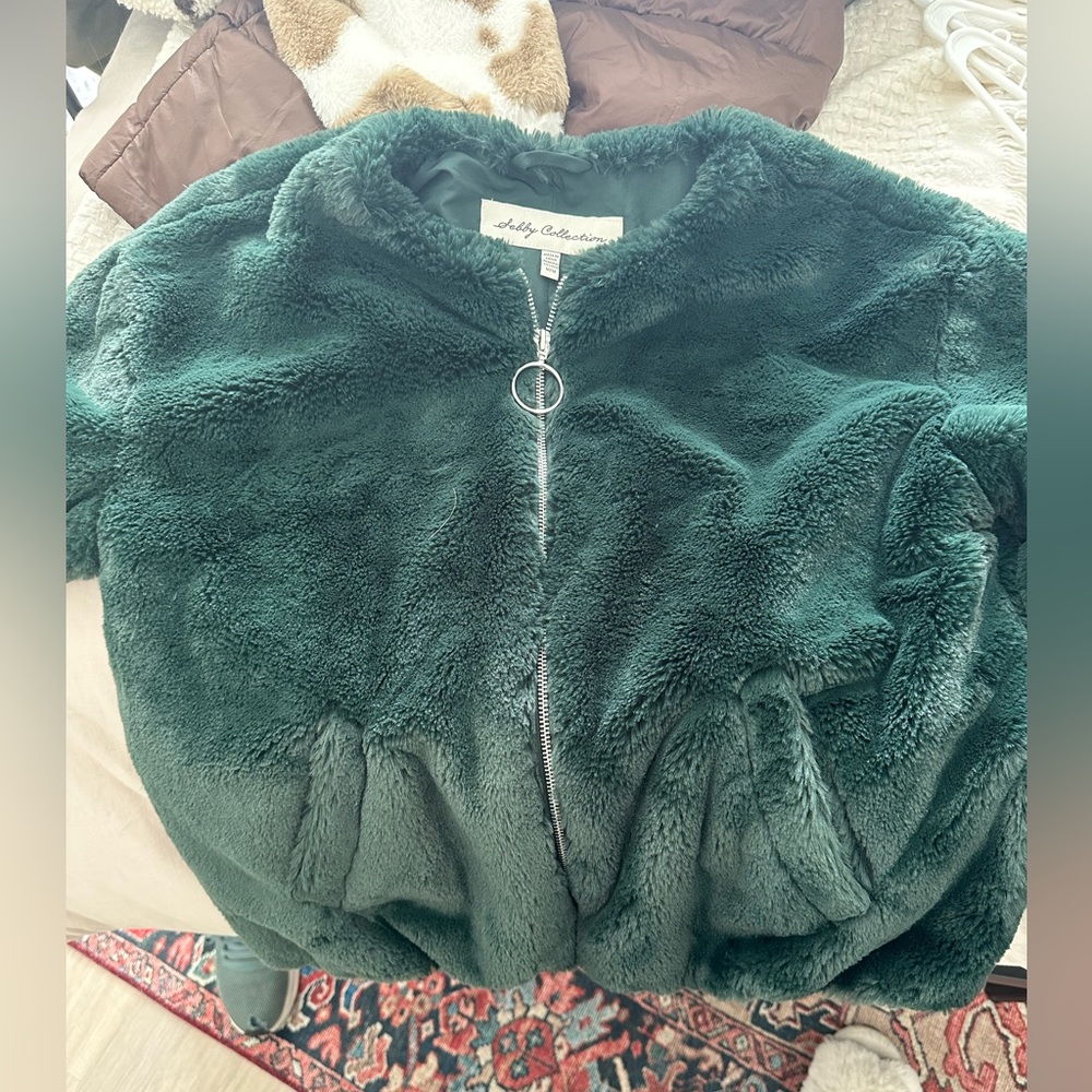 Emerald green faux fur zip up jacket size medium
